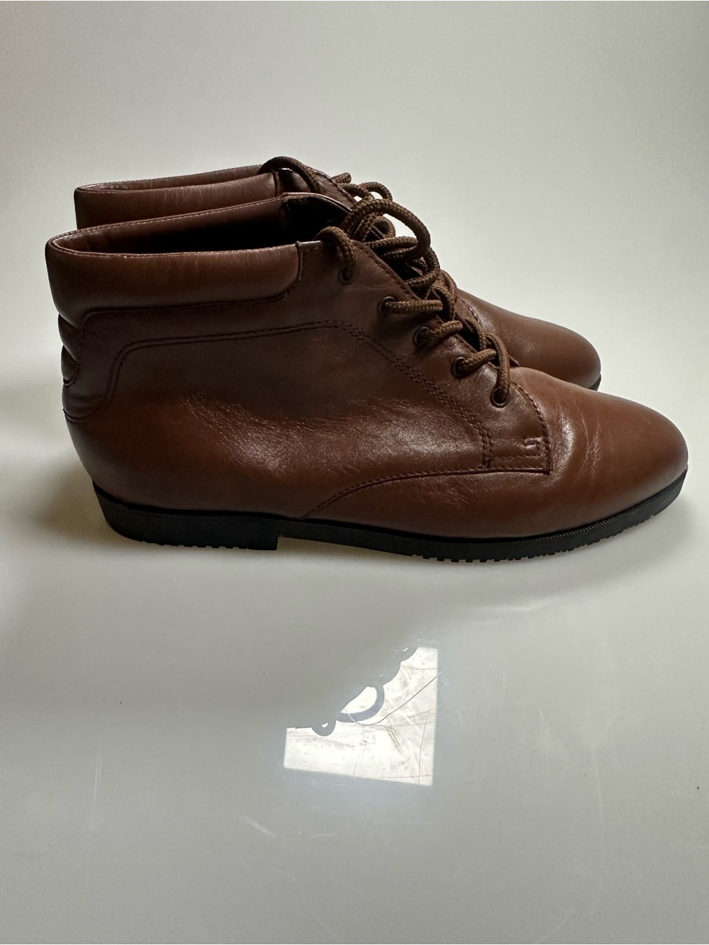 Vintage Classic Brown Leather Chukka Boots with Padded Collar